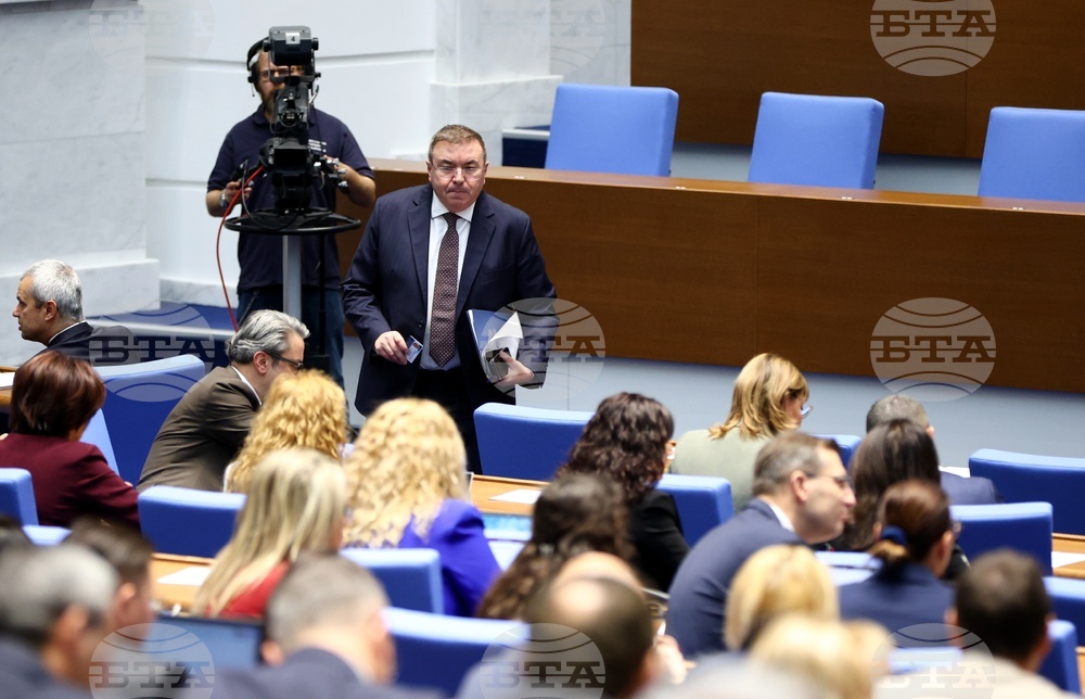 НС отхвърли искането на "Възраждане" да бъде изслушан финансовият министър във връзка с въвеждането от 2026 г. на софтуер за търговските обекти